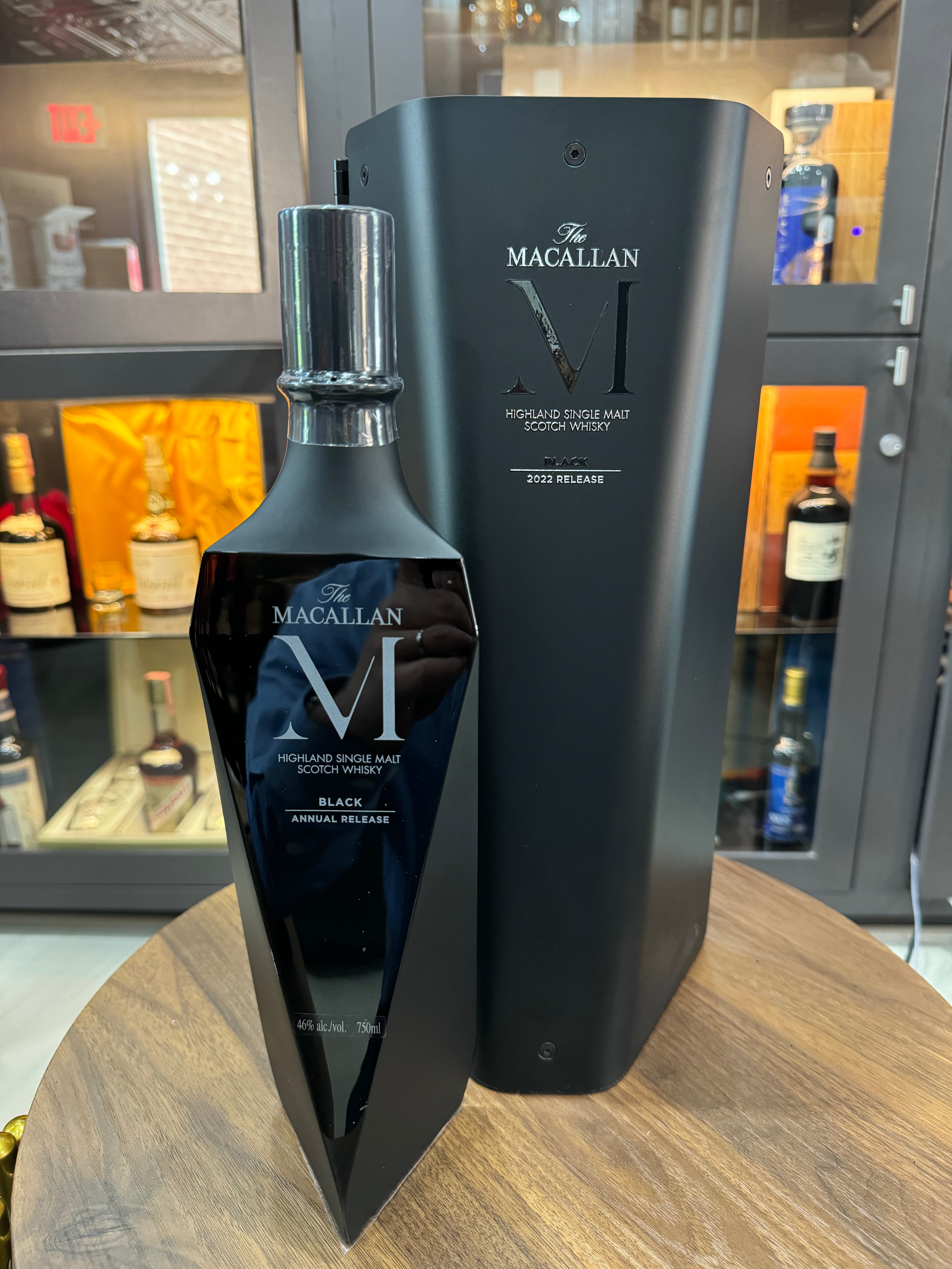 新品マッカランブラックMacallan Black ザ・マッカラン [Aランク]免税店限定 マッカラン レアカスク