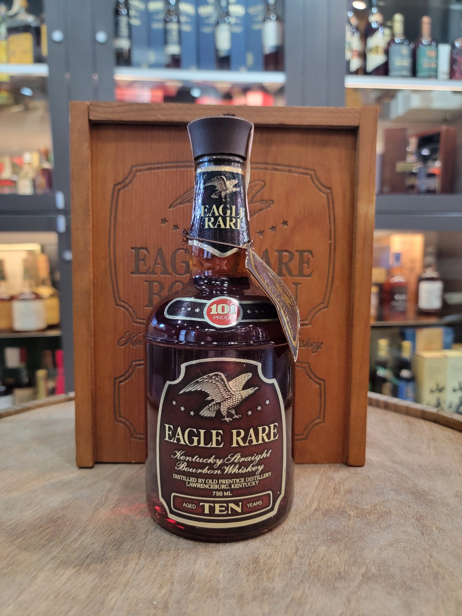 Eagle Rare 10 Year Old Gift Set - Lawrenceburg - 10 Year Old, 101 Proof [Wood Box & Glasses]